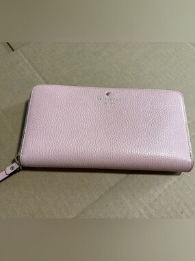 kate spade mauve pebbled leather wristlet with gold logo